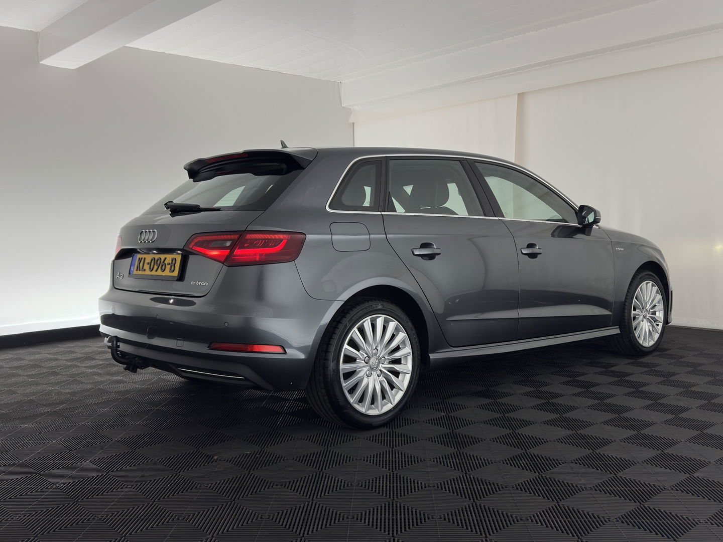Audi A3 Sportback 1.4 e-tron PHEV Ambition Pro Line plus Aut. *LEATHER-FABRIC | FULL-LED | NAVI-FULLMAP | KEYLESS | SPORT-SEATS | AUDI-SOUND | TOWBAR | 17''ALU*