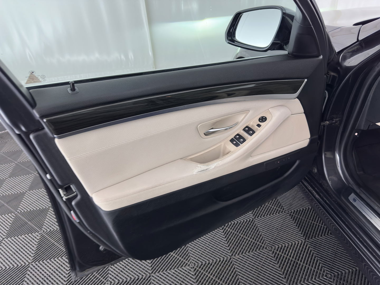 BMW 5 Serie Touring 525d Luxury Edition Aut. *LUXURY-LEATHER | XENON | DIGI-COCKPIT | MEMORY-PACK | HEATED-COMFORTSEATS | NAVI-FULLMAP | ECC | PDC | CRUISE | 17''ALU | TOWBAR*