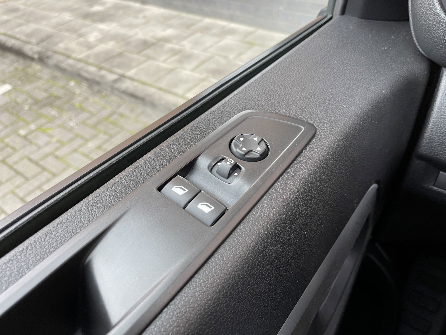 Peugeot Expert Traveller 8P 2.0 BlueHDi 150 Business Long S&S | Exportprijs | Cruise Control | Parkeersensoren Achter | Apple Carplay/Android Auto | Navigatie | Airconditioning | Bluetooth |