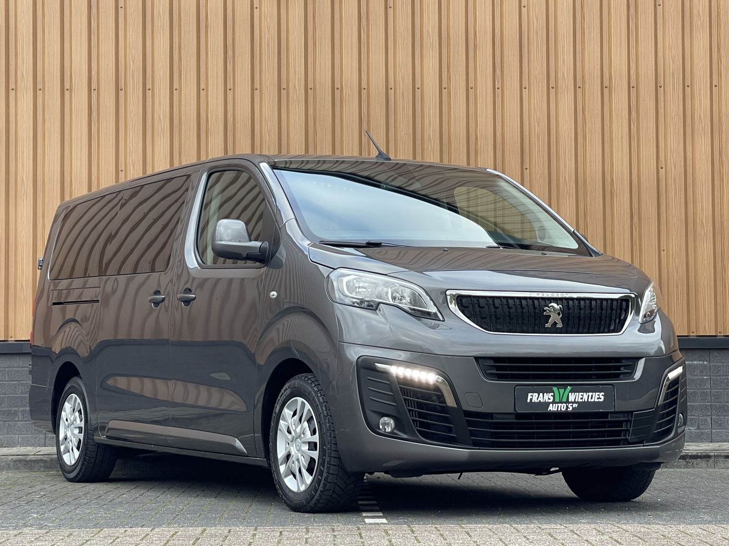 Peugeot Expert Traveller 8P 2.0 BlueHDi 150 Business Long S&S | Exportprijs | Cruise Control | Parkeersensoren Achter | Apple Carplay/Android Auto | Navigatie | Airconditioning | Bluetooth |