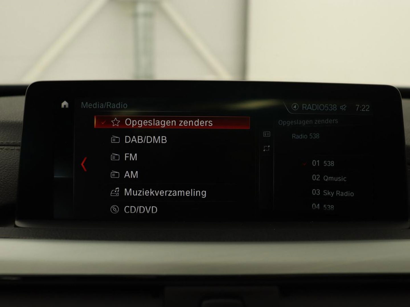 BMW 3-serie 320i M Sport | Panoramadak | Head-Up | Leder | Stoel & achterbankverwarming | Trekhaak | Full LED | Navigatie | 19'' | Camera | Climate control