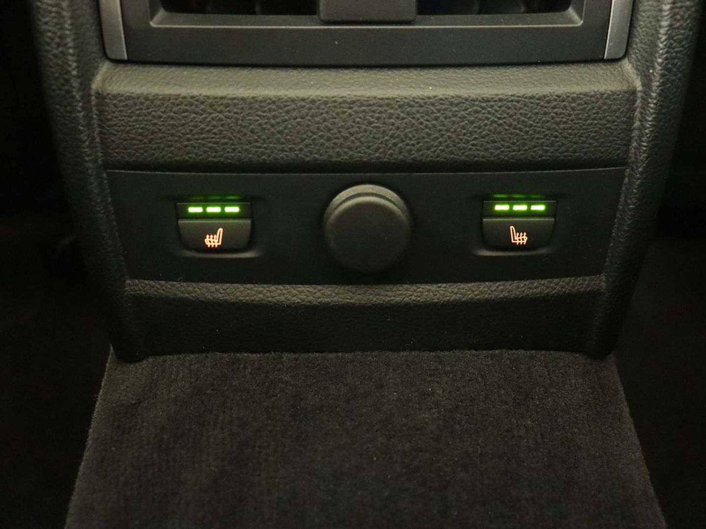 BMW 3-serie 320i M Sport | Panoramadak | Head-Up | Leder | Stoel & achterbankverwarming | Trekhaak | Full LED | Navigatie | 19'' | Camera | Climate control