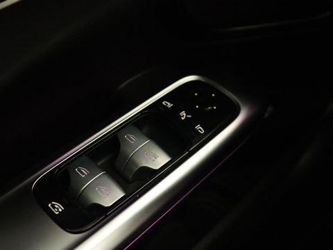 Mercedes-Benz C-Klasse 300e AMG Night | Panoramadak | Trekhaak | Sfeerverlichting | Massage | Adaptive cruise | Stoelverwarming | 360 Camera | Leder | Memory | Carplay | PHEV | Plug In