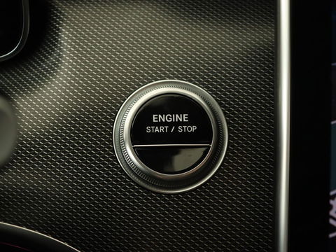 Mercedes-Benz C-Klasse 300e AMG Night | Panoramadak | Trekhaak | Sfeerverlichting | Massage | Adaptive cruise | Stoelverwarming | 360 Camera | Leder | Memory | Carplay | PHEV | Plug In