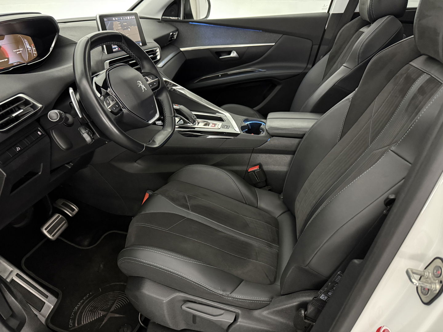 Peugeot 5008 1.2 PureTech Crossway 7p | 360° Camera | Virtual | Pano | Sfeerverl. | Carplay | Keyless | Cruise | NAP