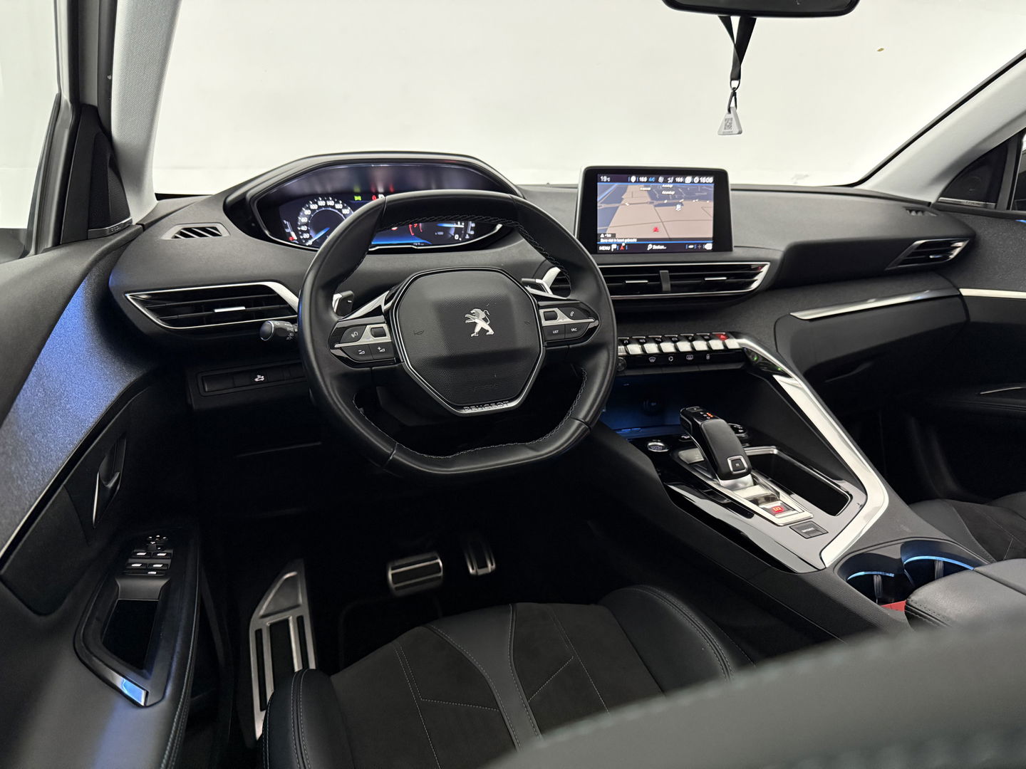 Peugeot 5008 1.2 PureTech Crossway 7p | 360° Camera | Virtual | Pano | Sfeerverl. | Carplay | Keyless | Cruise | NAP