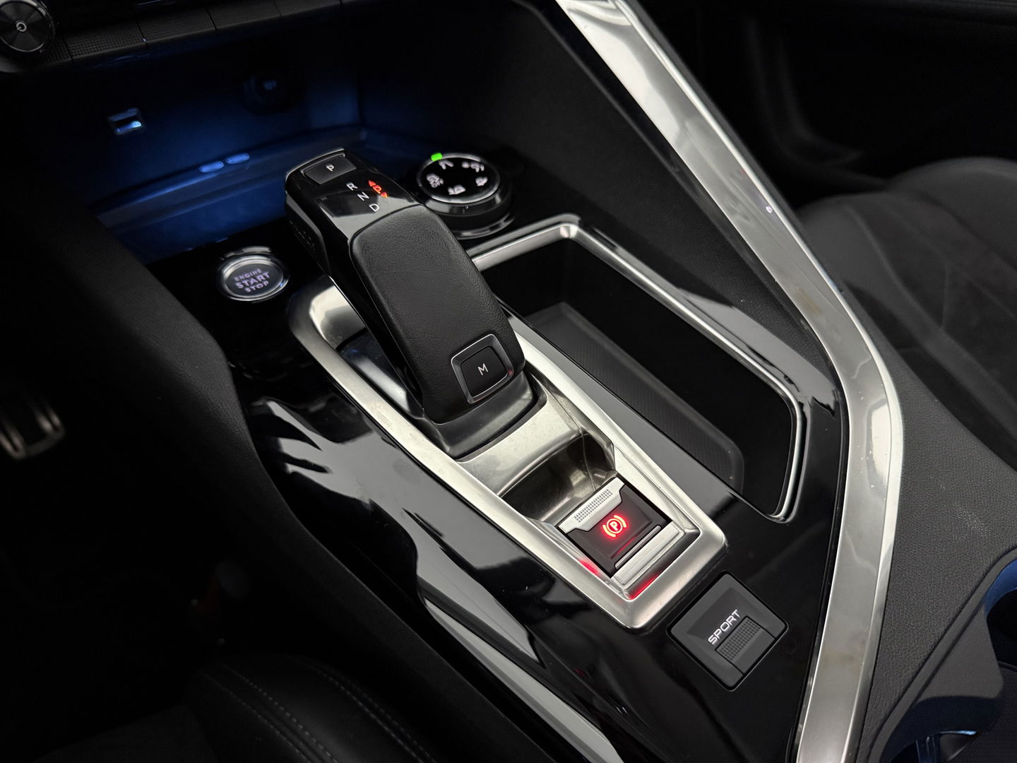 Peugeot 5008 1.2 PureTech Crossway 7p | 360° Camera | Virtual | Pano | Sfeerverl. | Carplay | Keyless | Cruise | NAP