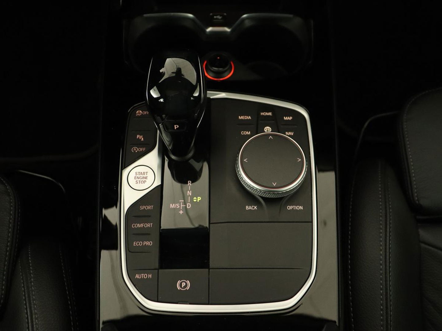BMW 2 Serie 218i High Executive | Panoramadak | Sport Line | Leder | Harman/Kardon | Adaptive cruise | Stuurverwarming | Carplay | Camera | Navigatie | Full LED | Park Assist | Sportstoelen | Live Cockpit