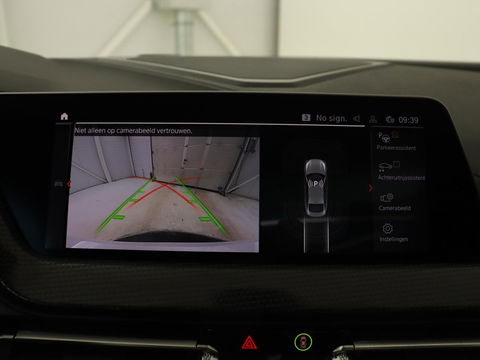 BMW 2 Serie 218i High Executive | Panoramadak | Sport Line | Leder | Harman/Kardon | Adaptive cruise | Stuurverwarming | Carplay | Camera | Navigatie | Full LED | Park Assist | Sportstoelen | Live Cockpit