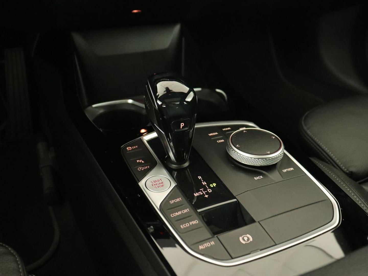 BMW 2 Serie 218i High Executive | Panoramadak | Sport Line | Leder | Harman/Kardon | Adaptive cruise | Stuurverwarming | Carplay | Camera | Navigatie | Full LED | Park Assist | Sportstoelen | Live Cockpit