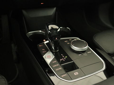 BMW 2 Serie 218i High Executive | Panoramadak | Sport Line | Leder | Harman/Kardon | Adaptive cruise | Stuurverwarming | Carplay | Camera | Navigatie | Full LED | Park Assist | Sportstoelen | Live Cockpit