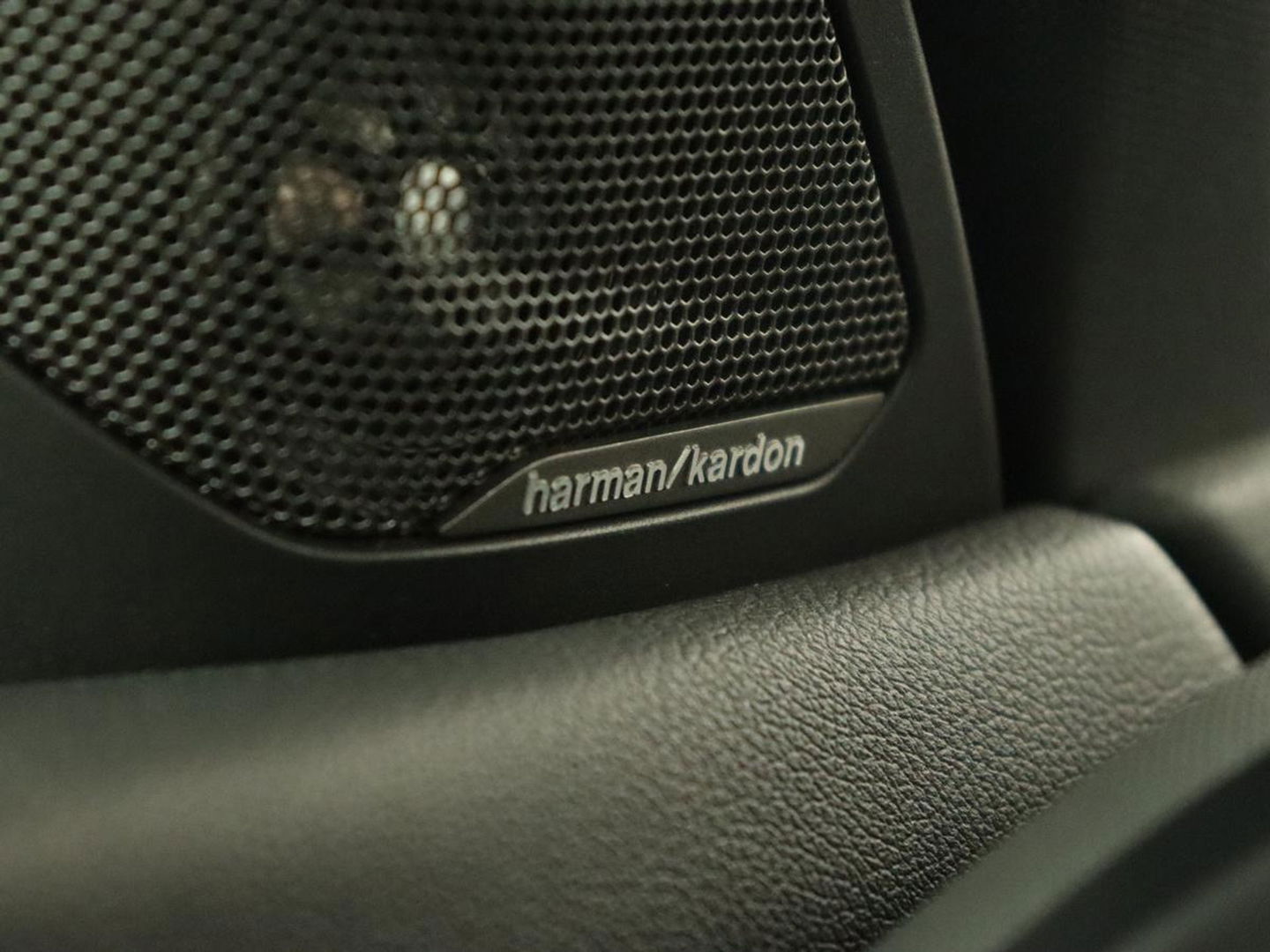 BMW 2 Serie 218i High Executive | Panoramadak | Sport Line | Leder | Harman/Kardon | Adaptive cruise | Stuurverwarming | Carplay | Camera | Navigatie | Full LED | Park Assist | Sportstoelen | Live Cockpit