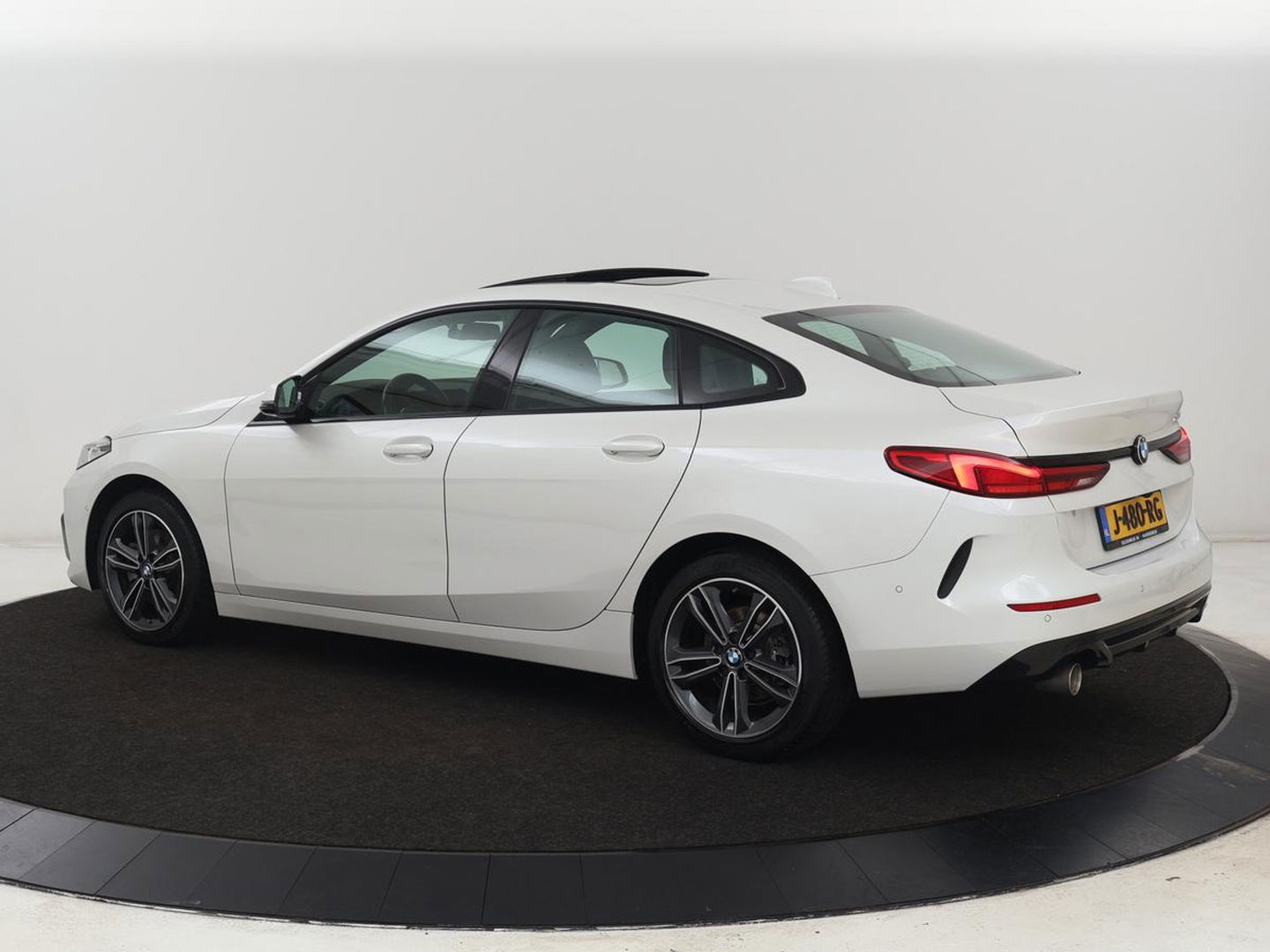 BMW 2 Serie 218i High Executive | Panoramadak | Sport Line | Leder | Harman/Kardon | Adaptive cruise | Stuurverwarming | Carplay | Camera | Navigatie | Full LED | Park Assist | Sportstoelen | Live Cockpit