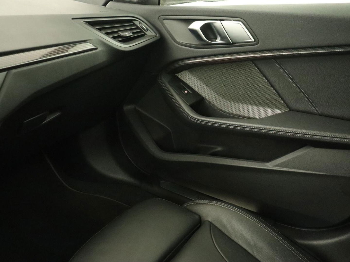 BMW 2 Serie 218i High Executive | Panoramadak | Sport Line | Leder | Harman/Kardon | Adaptive cruise | Stuurverwarming | Carplay | Camera | Navigatie | Full LED | Park Assist | Sportstoelen | Live Cockpit