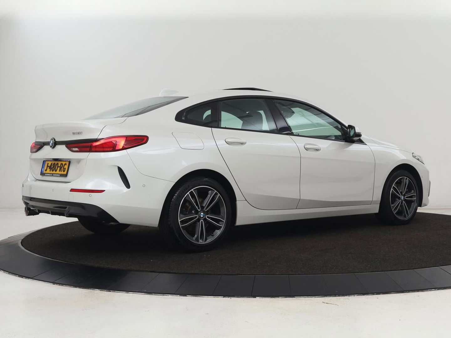 BMW 2 Serie 218i High Executive | Panoramadak | Sport Line | Leder | Harman/Kardon | Adaptive cruise | Stuurverwarming | Carplay | Camera | Navigatie | Full LED | Park Assist | Sportstoelen | Live Cockpit
