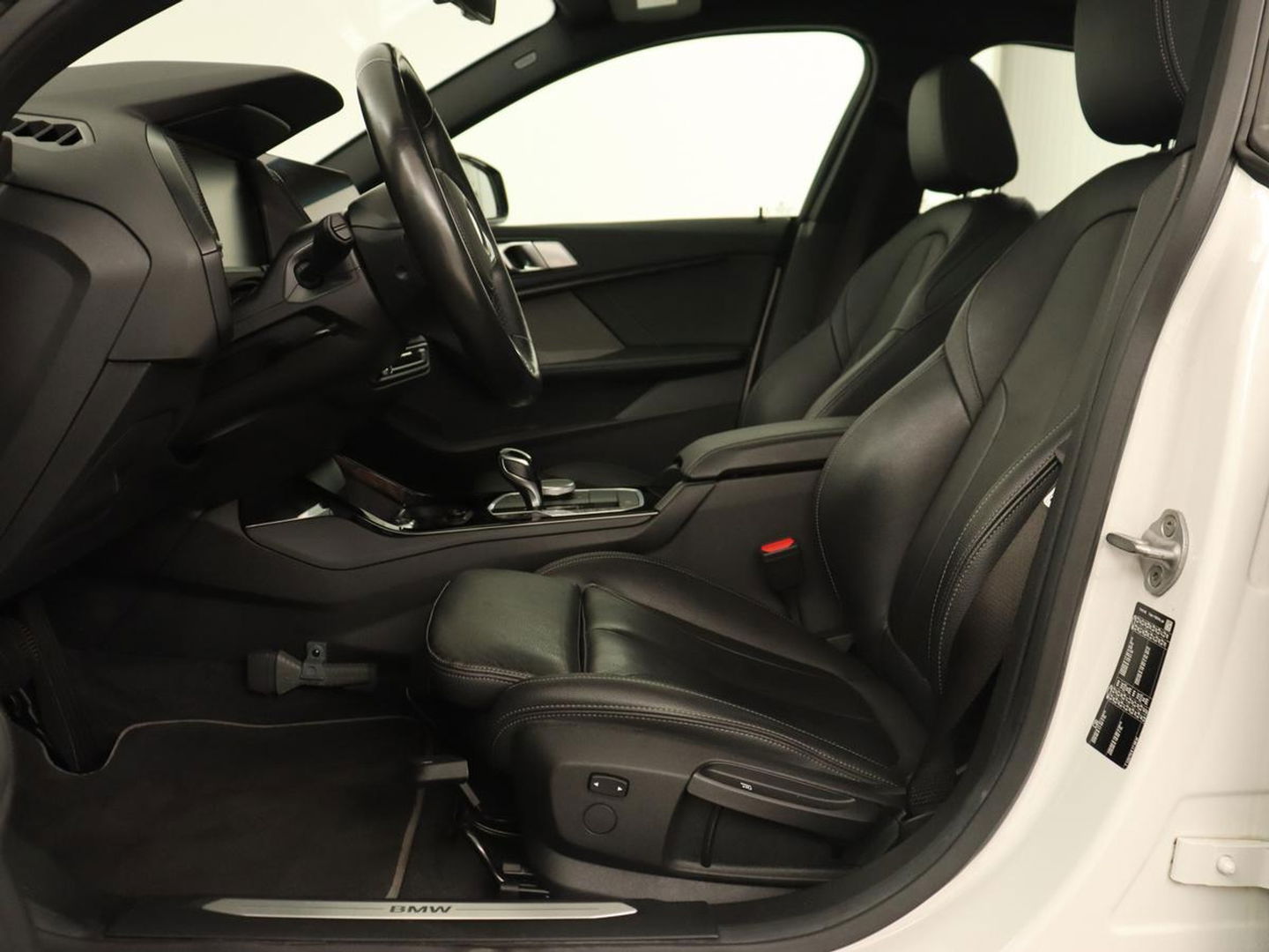 BMW 2 Serie 218i High Executive | Panoramadak | Sport Line | Leder | Harman/Kardon | Adaptive cruise | Stuurverwarming | Carplay | Camera | Navigatie | Full LED | Park Assist | Sportstoelen | Live Cockpit