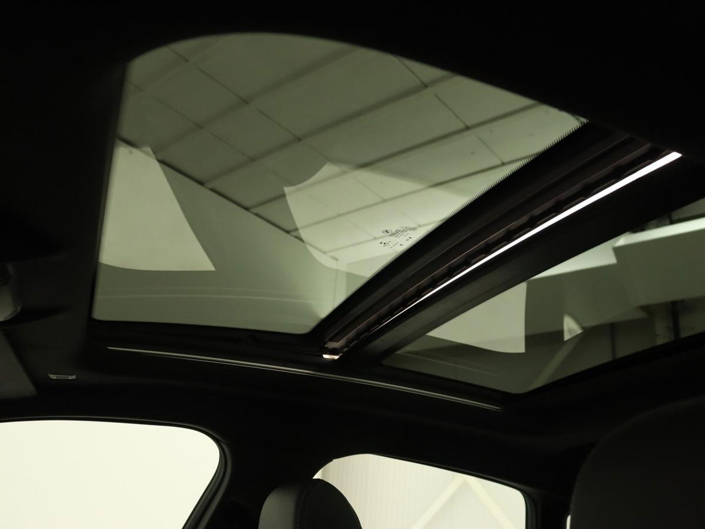 BMW 2 Serie 218i High Executive | Panoramadak | Sport Line | Leder | Harman/Kardon | Adaptive cruise | Stuurverwarming | Carplay | Camera | Navigatie | Full LED | Park Assist | Sportstoelen | Live Cockpit