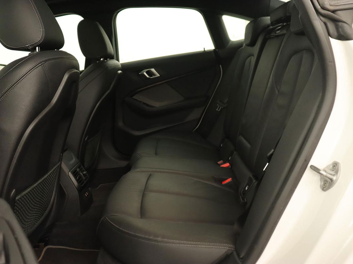 BMW 2 Serie 218i High Executive | Panoramadak | Sport Line | Leder | Harman/Kardon | Adaptive cruise | Stuurverwarming | Carplay | Camera | Navigatie | Full LED | Park Assist | Sportstoelen | Live Cockpit