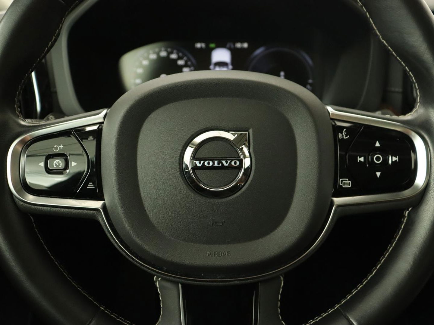 Volvo XC60 2.0 T8 Twin Engine AWD Inscription | Panoramadak | Trekhaak | Stoelventilatie | Bowers & Wilkins | Head-Up | Adaptive cruise | Leder | 360 Camera | Carplay | Navigatie | Luchvering | PHEV | Plug In