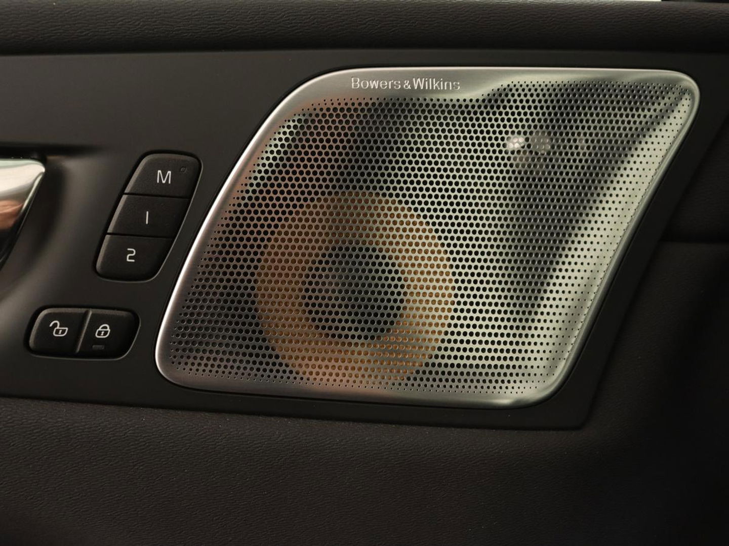 Volvo XC60 2.0 T8 Twin Engine AWD Inscription | Panoramadak | Trekhaak | Stoelventilatie | Bowers & Wilkins | Head-Up | Adaptive cruise | Leder | 360 Camera | Carplay | Navigatie | Luchvering | PHEV | Plug In