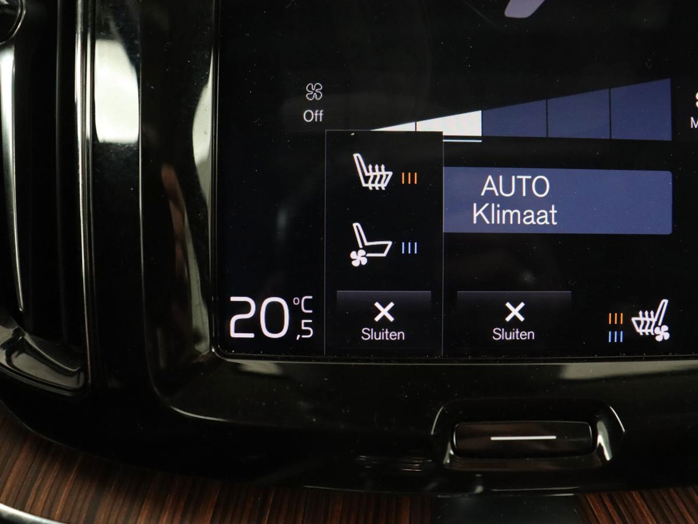 Volvo XC60 2.0 T8 Twin Engine AWD Inscription | Panoramadak | Trekhaak | Stoelventilatie | Bowers & Wilkins | Head-Up | Adaptive cruise | Leder | 360 Camera | Carplay | Navigatie | Luchvering | PHEV | Plug In