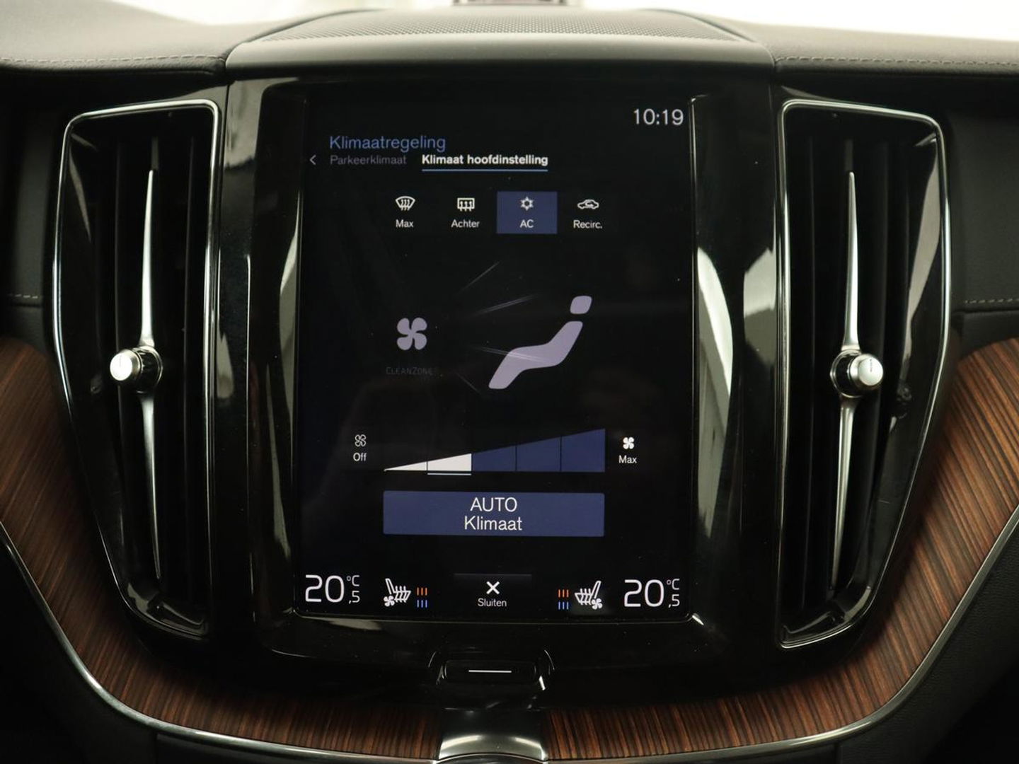 Volvo XC60 2.0 T8 Twin Engine AWD Inscription | Panoramadak | Trekhaak | Stoelventilatie | Bowers & Wilkins | Head-Up | Adaptive cruise | Leder | 360 Camera | Carplay | Navigatie | Luchvering | PHEV | Plug In