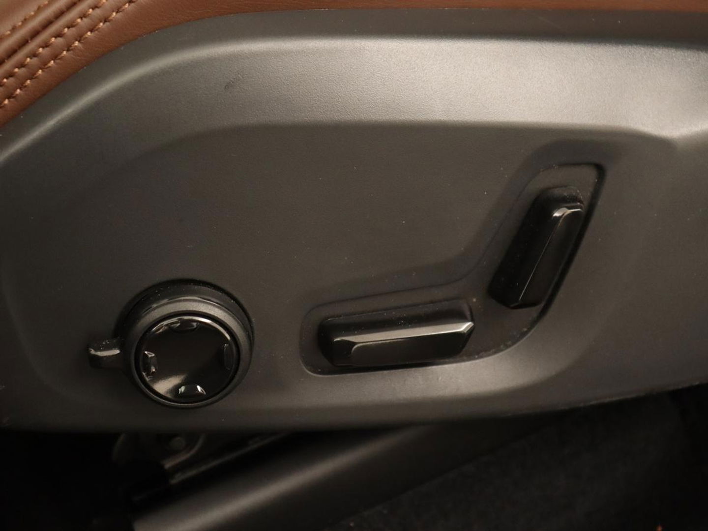 Volvo XC60 2.0 T8 Twin Engine AWD Inscription | Panoramadak | Trekhaak | Stoelventilatie | Bowers & Wilkins | Head-Up | Adaptive cruise | Leder | 360 Camera | Carplay | Navigatie | Luchvering | PHEV | Plug In