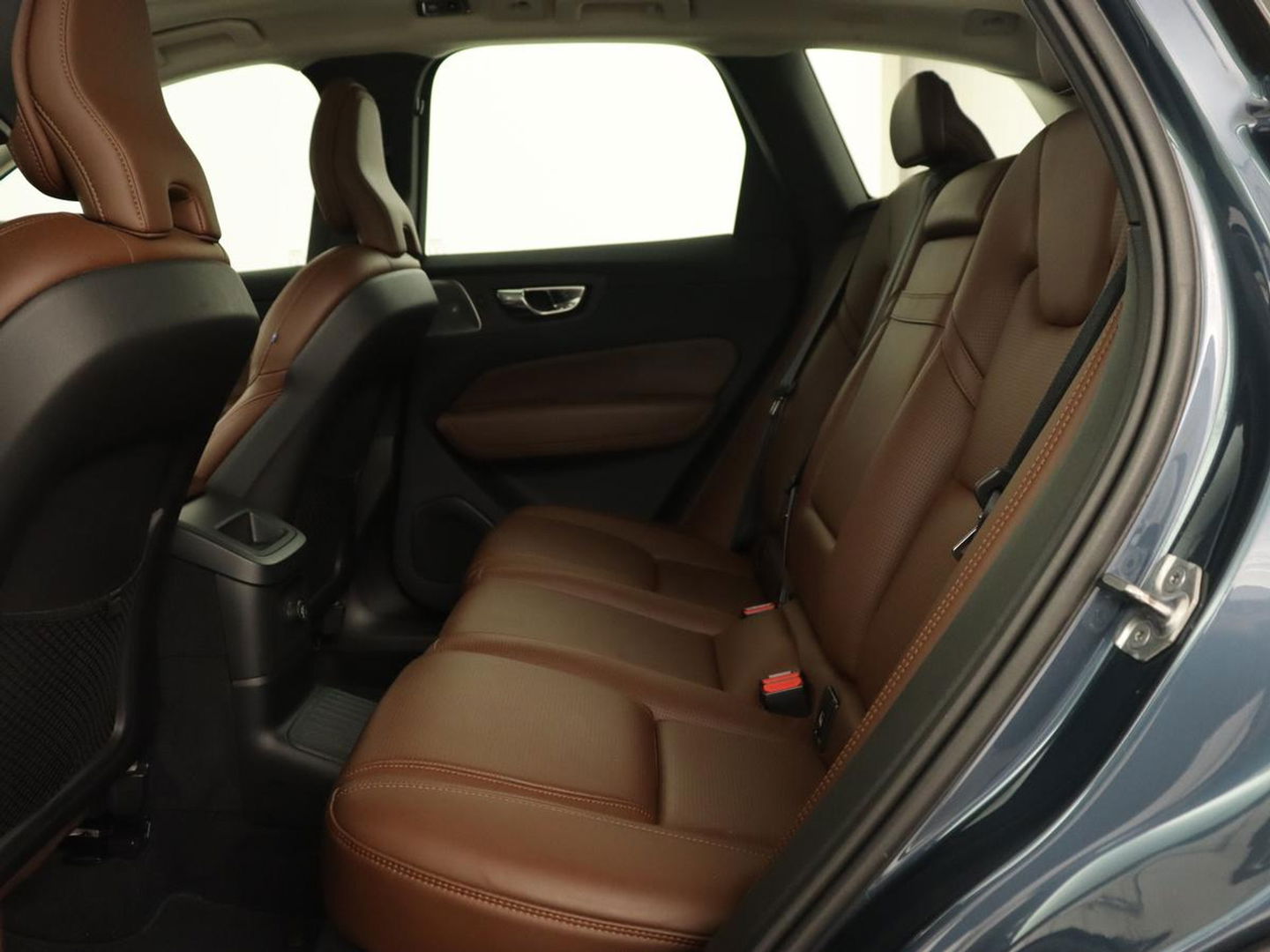 Volvo XC60 2.0 T8 Twin Engine AWD Inscription | Panoramadak | Trekhaak | Stoelventilatie | Bowers & Wilkins | Head-Up | Adaptive cruise | Leder | 360 Camera | Carplay | Navigatie | Luchvering | PHEV | Plug In