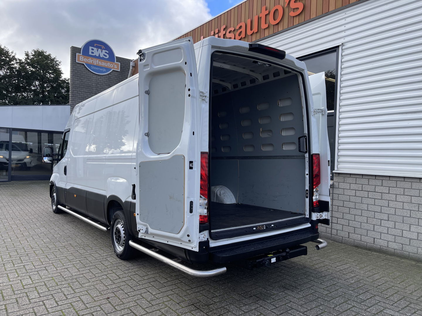 Iveco Daily 35S14V 2.3 Himatic automaat 410 L4H2 / vaste prijs rijklaar € 23.950 ex btw / euro 6 / lease vanaf € 391 / laadruimte 470cm lang / trekhaak 3500 kg! / cruise en climate control