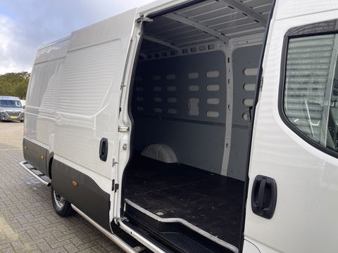 Iveco Daily 35S14V 2.3 Himatic automaat 410 L4H2 / vaste prijs rijklaar € 23.950 ex btw / euro 6 / lease vanaf € 391 / laadruimte 470cm lang / trekhaak 3500 kg! / cruise en climate control