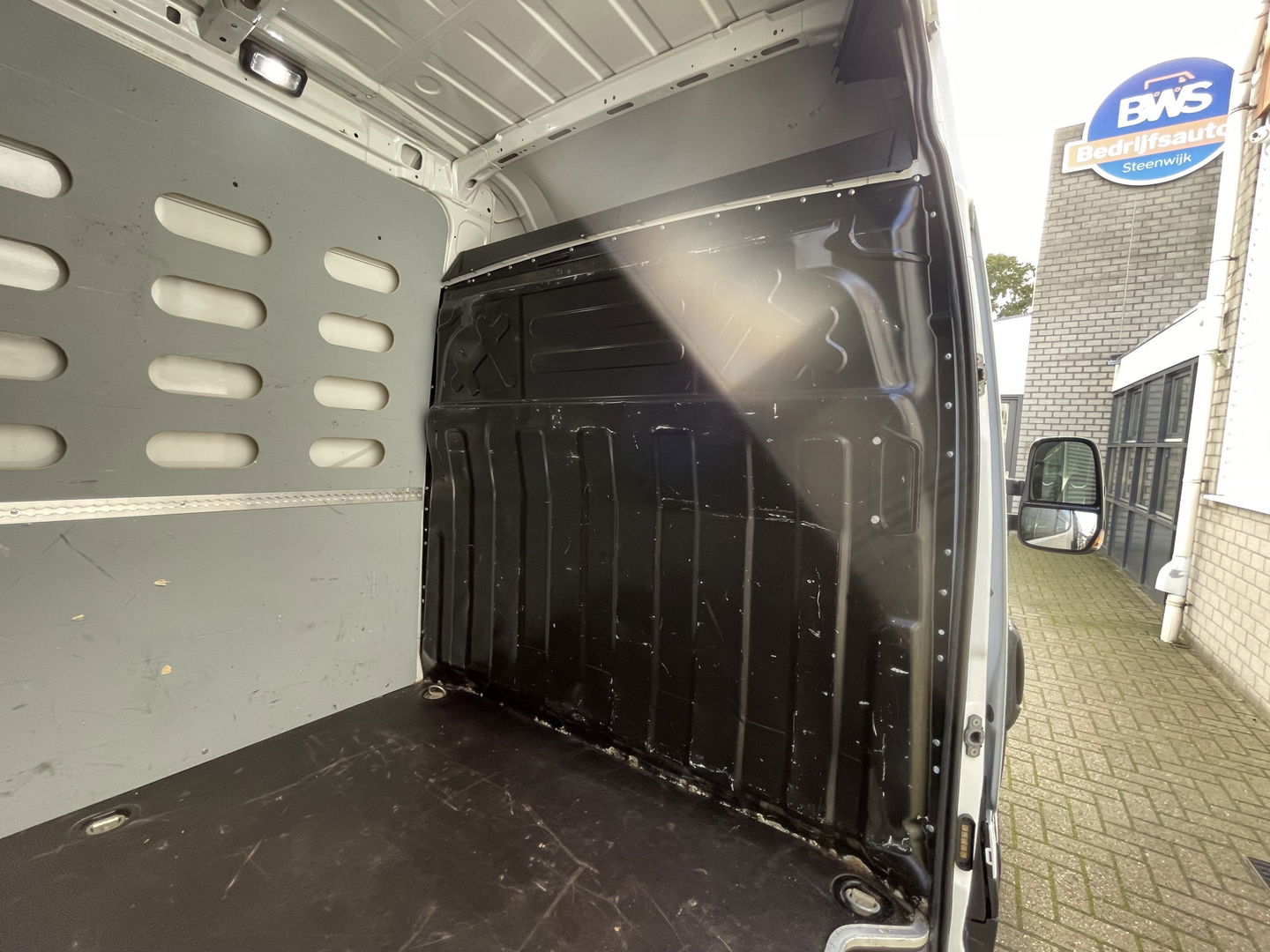 Iveco Daily 35S14V 2.3 Himatic automaat 410 L4H2 / vaste prijs rijklaar € 23.950 ex btw / euro 6 / lease vanaf € 391 / laadruimte 470cm lang / trekhaak 3500 kg! / cruise en climate control
