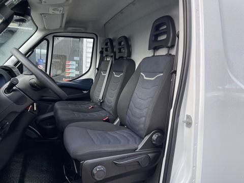Iveco Daily 35S14V 2.3 Himatic automaat 410 L4H2 / vaste prijs rijklaar € 23.950 ex btw / euro 6 / lease vanaf € 391 / laadruimte 470cm lang / trekhaak 3500 kg! / cruise en climate control