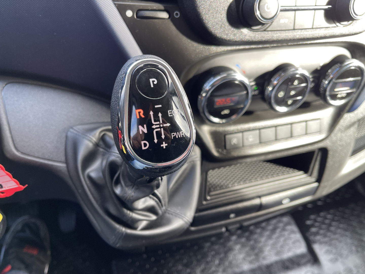Iveco Daily 35S14V 2.3 Himatic automaat 410 L4H2 / vaste prijs rijklaar € 23.950 ex btw / euro 6 / lease vanaf € 391 / laadruimte 470cm lang / trekhaak 3500 kg! / cruise en climate control
