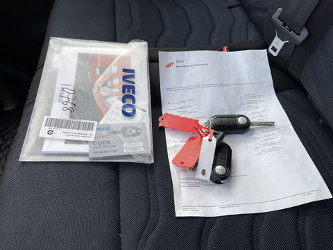 Iveco Daily 35S14V 2.3 Himatic automaat 410 L4H2 / vaste prijs rijklaar € 23.950 ex btw / euro 6 / lease vanaf € 391 / laadruimte 470cm lang / trekhaak 3500 kg! / cruise en climate control