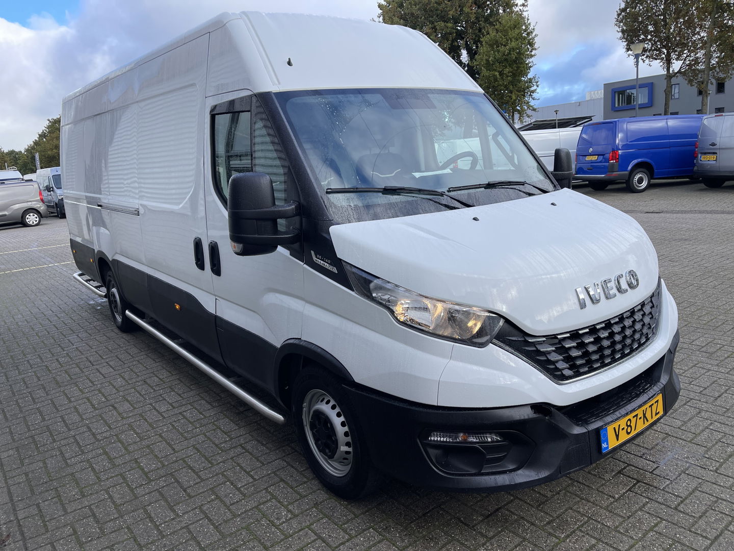 Iveco Daily 35S14V 2.3 Himatic automaat 410 L4H2 / vaste prijs rijklaar € 23.950 ex btw / euro 6 / lease vanaf € 391 / laadruimte 470cm lang / trekhaak 3500 kg! / cruise en climate control