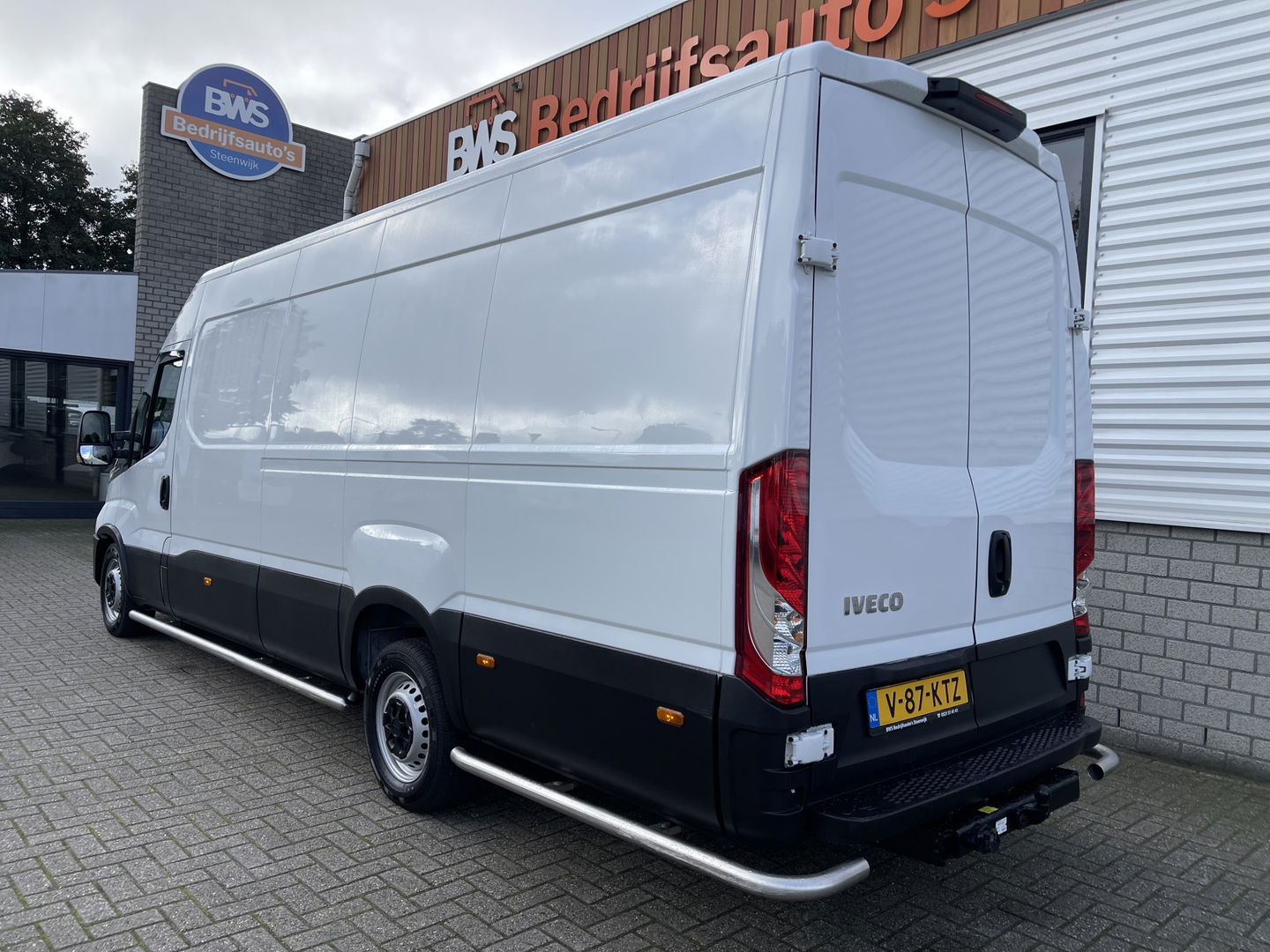 Iveco Daily 35S14V 2.3 Himatic automaat 410 L4H2 / vaste prijs rijklaar € 23.950 ex btw / euro 6 / lease vanaf € 391 / laadruimte 470cm lang / trekhaak 3500 kg! / cruise en climate control