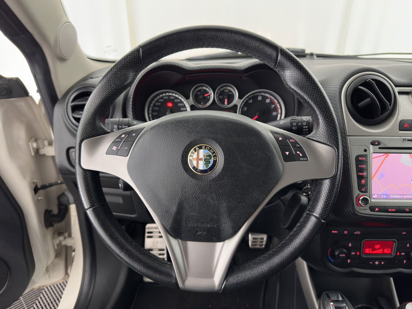 Alfa Romeo MiTo 0.9 TwinAir Distinctive *LUXURY-LEATHER | NAVI-FULLMAP | SPORT-SEATS | ECC | PDC | CRUISE | 17''ALU*