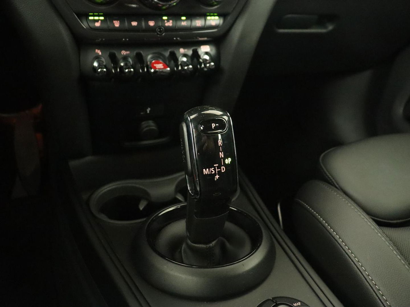 MINI Countryman 1.5 Cooper | Stoelverwarming | Trekhaak | Harman/Kardon | Carplay | Keyless | Navigatie | Climate control | Cruise control | Park Assist | Full LED