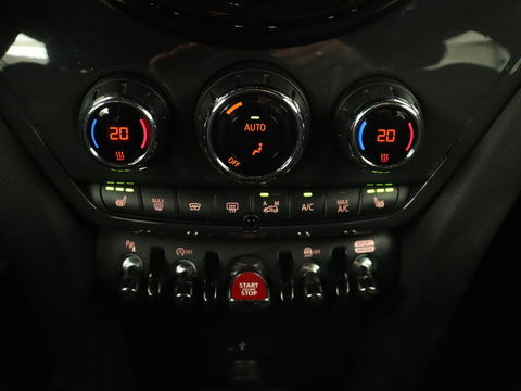 MINI Countryman 1.5 Cooper | Stoelverwarming | Trekhaak | Harman/Kardon | Carplay | Keyless | Navigatie | Climate control | Cruise control | Park Assist | Full LED