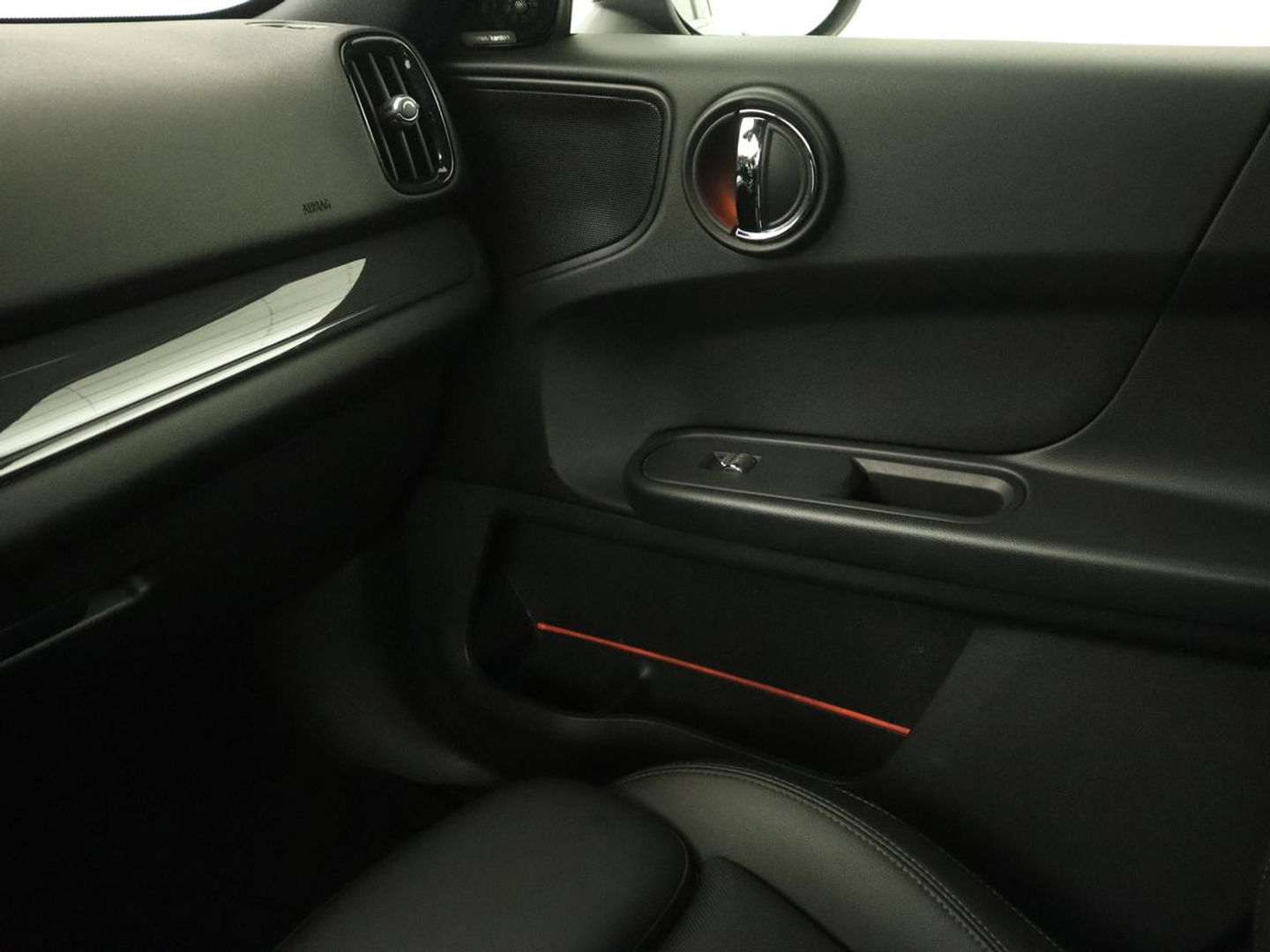 MINI Countryman 1.5 Cooper | Stoelverwarming | Trekhaak | Harman/Kardon | Carplay | Keyless | Navigatie | Climate control | Cruise control | Park Assist | Full LED