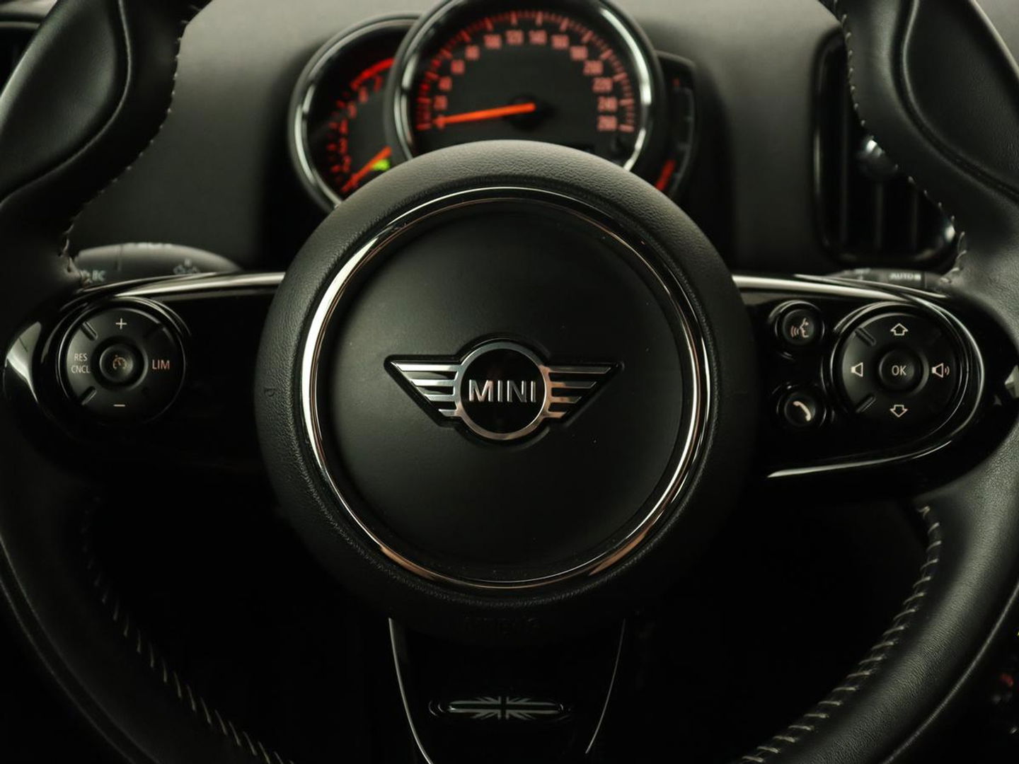 MINI Countryman 1.5 Cooper | Stoelverwarming | Trekhaak | Harman/Kardon | Carplay | Keyless | Navigatie | Climate control | Cruise control | Park Assist | Full LED