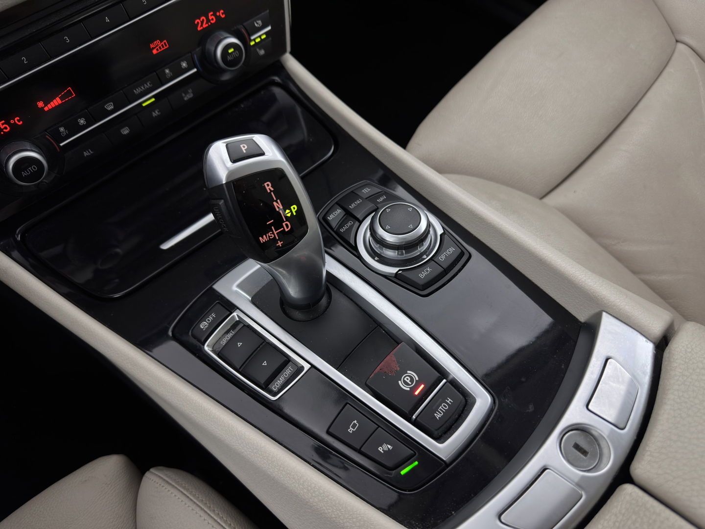 BMW 5 Serie Gran Turismo 520d High Executive Aut. *HEAD-UP | ADAPTIVE-CRUISE | LUXURY-LEATHER | XENON | MEMORY-PACK | TOP-VIEW | HIFI-SOUND | NAVI-FULLMAP | ECC | PDC | TOWBAR*