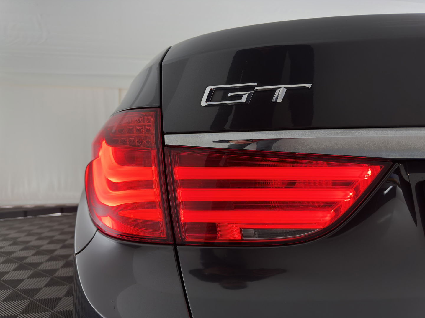 BMW 5 Serie Gran Turismo 520d High Executive Aut. *HEAD-UP | ADAPTIVE-CRUISE | LUXURY-LEATHER | XENON | MEMORY-PACK | TOP-VIEW | HIFI-SOUND | NAVI-FULLMAP | ECC | PDC | TOWBAR*