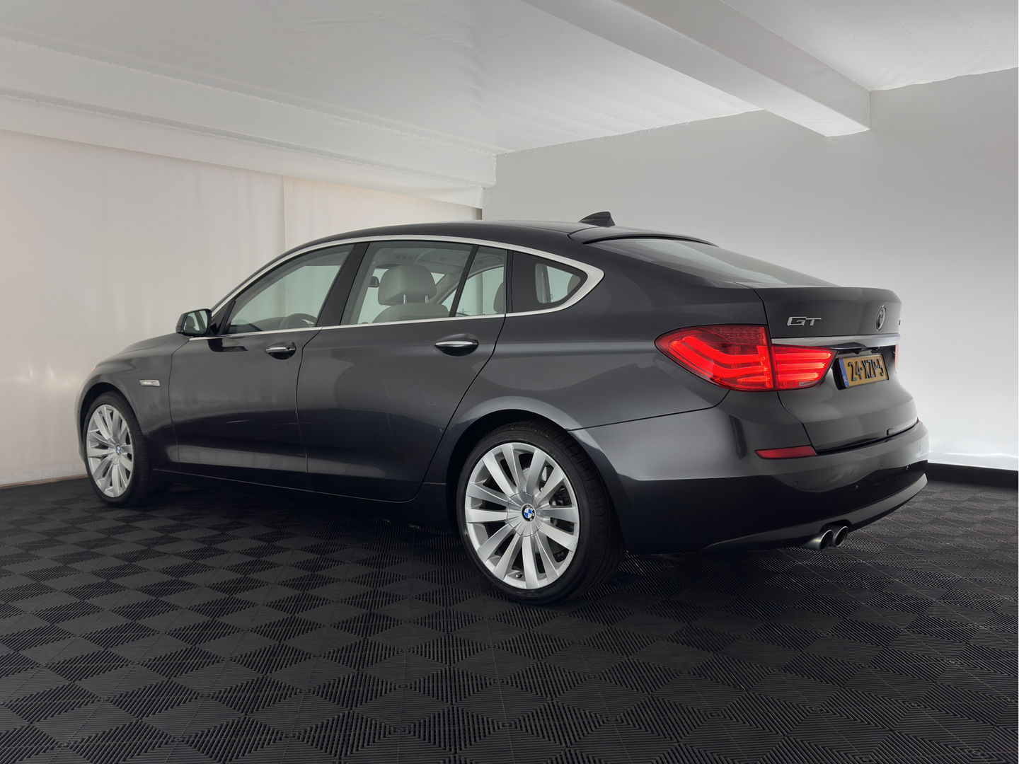 BMW 5 Serie Gran Turismo 520d High Executive Aut. *HEAD-UP | ADAPTIVE-CRUISE | LUXURY-LEATHER | XENON | MEMORY-PACK | TOP-VIEW | HIFI-SOUND | NAVI-FULLMAP | ECC | PDC | TOWBAR*