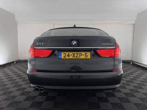 BMW 5 Serie Gran Turismo 520d High Executive Aut. *HEAD-UP | ADAPTIVE-CRUISE | LUXURY-LEATHER | XENON | MEMORY-PACK | TOP-VIEW | HIFI-SOUND | NAVI-FULLMAP | ECC | PDC | TOWBAR*