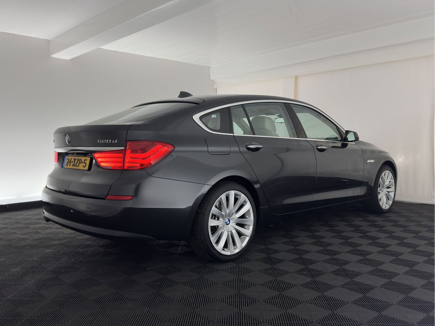 BMW 5 Serie Gran Turismo 520d High Executive Aut. *HEAD-UP | ADAPTIVE-CRUISE | LUXURY-LEATHER | XENON | MEMORY-PACK | TOP-VIEW | HIFI-SOUND | NAVI-FULLMAP | ECC | PDC | TOWBAR*
