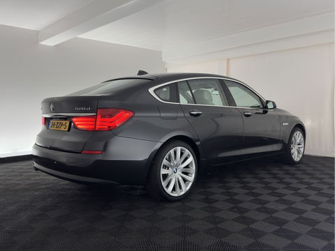 BMW 5 Serie Gran Turismo 520d High Executive Aut. *HEAD-UP | ADAPTIVE-CRUISE | LUXURY-LEATHER | XENON | MEMORY-PACK | TOP-VIEW | HIFI-SOUND | NAVI-FULLMAP | ECC | PDC | TOWBAR*