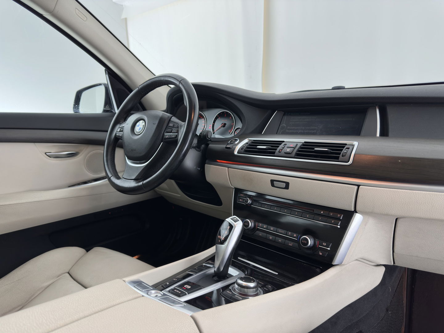 BMW 5 Serie Gran Turismo 520d High Executive Aut. *HEAD-UP | ADAPTIVE-CRUISE | LUXURY-LEATHER | XENON | MEMORY-PACK | TOP-VIEW | HIFI-SOUND | NAVI-FULLMAP | ECC | PDC | TOWBAR*