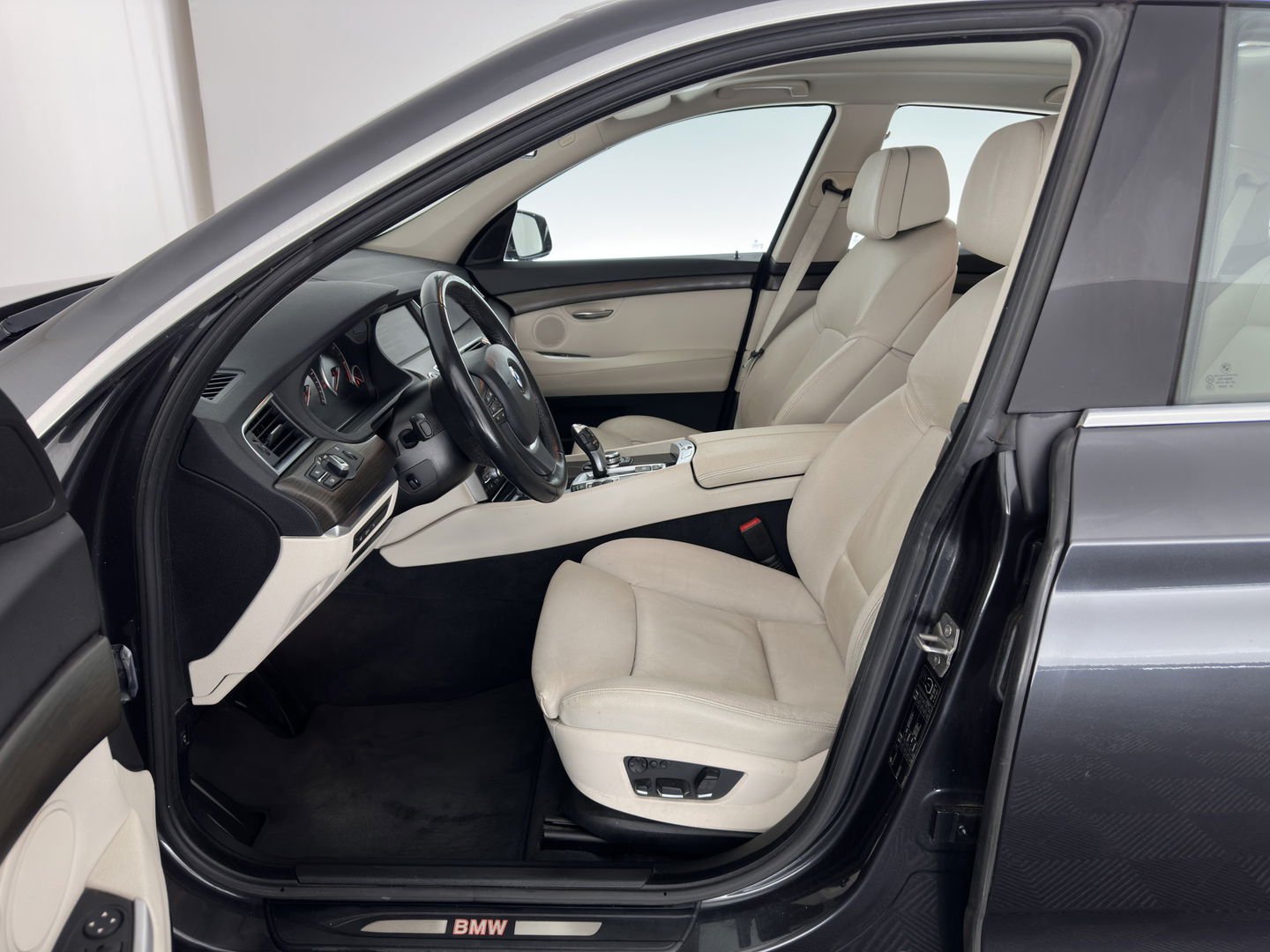 BMW 5 Serie Gran Turismo 520d High Executive Aut. *HEAD-UP | ADAPTIVE-CRUISE | LUXURY-LEATHER | XENON | MEMORY-PACK | TOP-VIEW | HIFI-SOUND | NAVI-FULLMAP | ECC | PDC | TOWBAR*