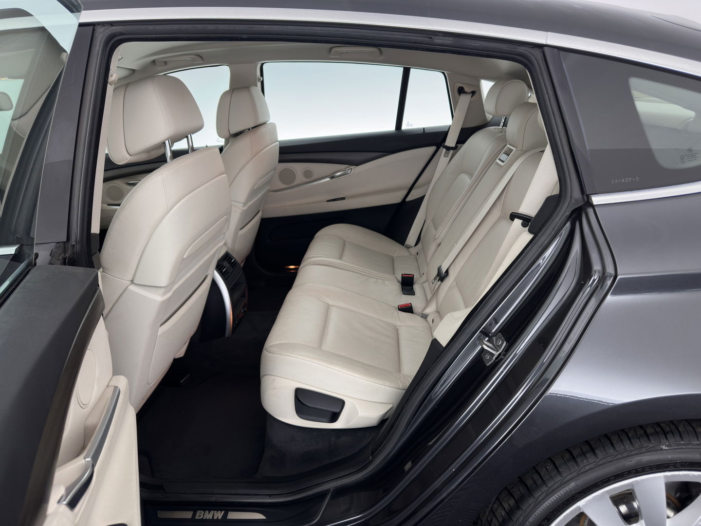 BMW 5 Serie Gran Turismo 520d High Executive Aut. *HEAD-UP | ADAPTIVE-CRUISE | LUXURY-LEATHER | XENON | MEMORY-PACK | TOP-VIEW | HIFI-SOUND | NAVI-FULLMAP | ECC | PDC | TOWBAR*